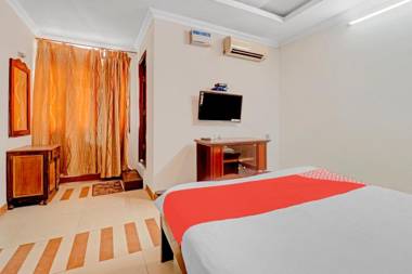 OYO 87278 Royal Grand Residency