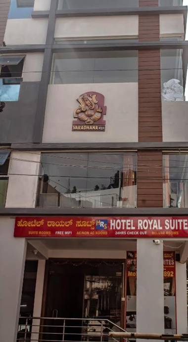 HOTEL ROYAL SUITES