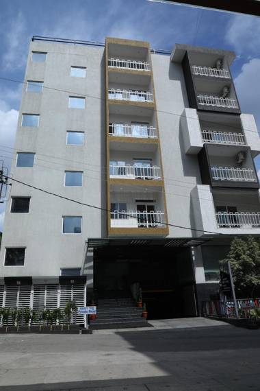 Royale sapphire Suites