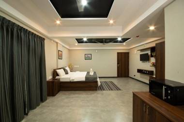 Royale sapphire Suites 