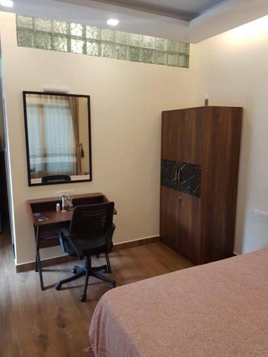 1 studio apartment with fully equipped kitchenet