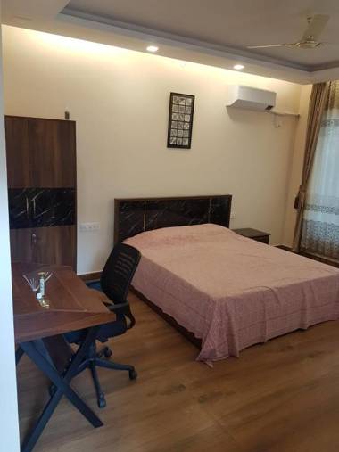 1 studio apartment with fully equipped kitchenet