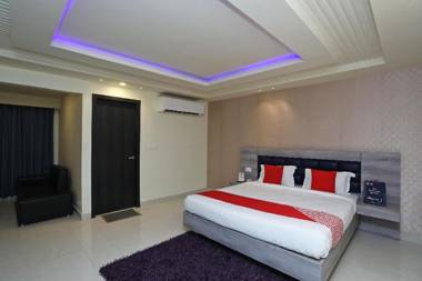 OYO 18774 Utwo Hotel