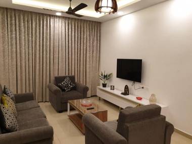 Eerus Den - A Luxurious 2 Bedroom Apartment By Leela Homes
