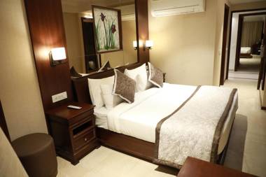 Hotel Golden Tower Near Heritage Street