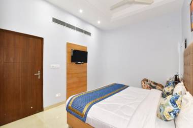 Hotel Vacation Inn With Golden Temple View