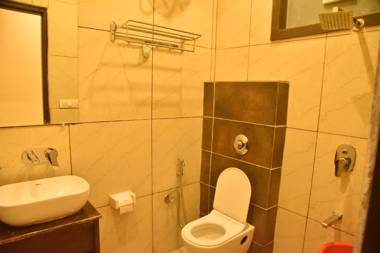 Hotel Crown Next to Heritage Street