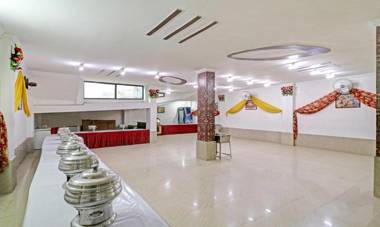 OYO Townhouse 447 Hotel Teg Royal