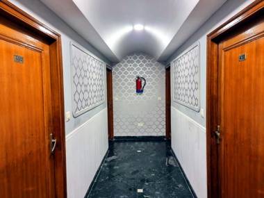 Hotel Jay Vee Continental