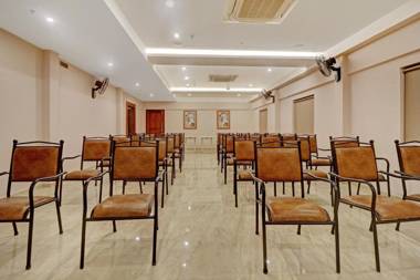 CAPITAL O74694 Kizhakkambalam Tourist Home