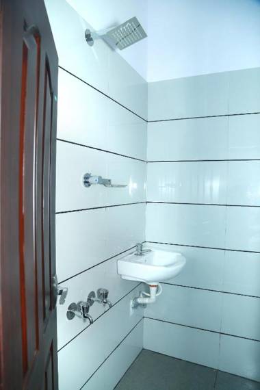 Hotel Annlin Surprise Kochi Airport