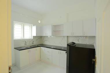 Yelza Hotel and Residence