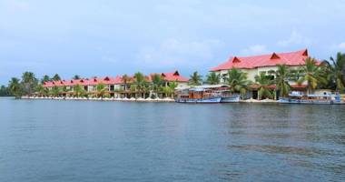 Sterling Lake Palace Alleppey