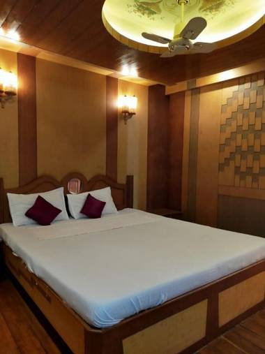 Sreekrishna Houseboat C/o Sreekrishna ayurveda Panchakarma Centre