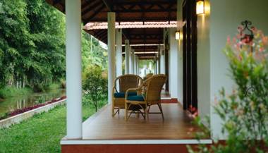 Palmgrove Lake Resort