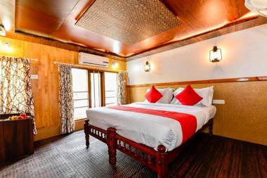 Indraprastham Houseboat