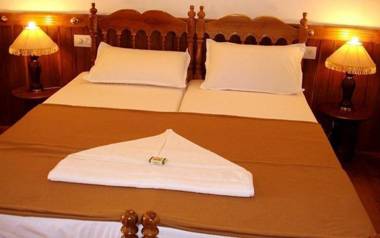 Indraprastham Houseboat