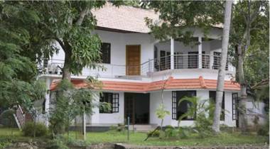 Lovedale Lakeside Homestay