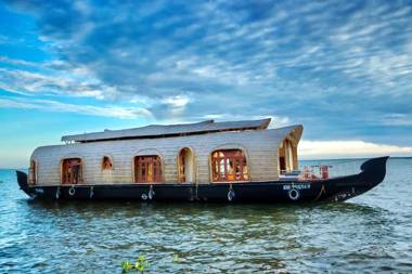 Aqua Castle Houseboat - by Aqua Jumbo Houseboats