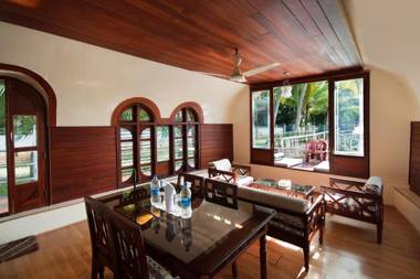 Aqua Castle Houseboat - by Aqua Jumbo Houseboats