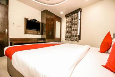 OYO 15424 Hotel Galaxy Palace