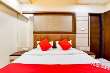 OYO 79474 Suman Palace