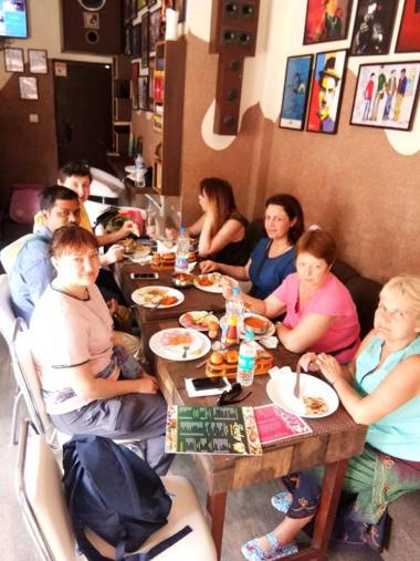 Lucky Restaurant & Guest House