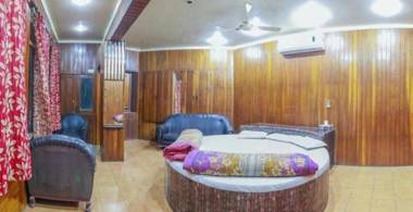 Deluxe stay near the epic Tajmahal