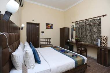 OYO 15201 The Marc Blu