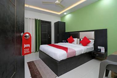 Oyo 33490 Hotel The Orient Tree