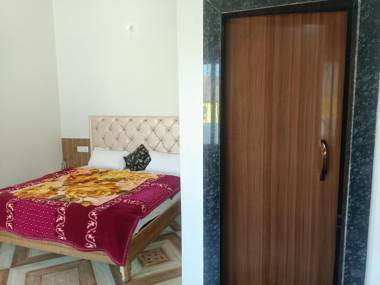 OYO 84706 Hotel JSR Palace Gardens