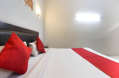 OYO 85003 Hotel Apollo Agra