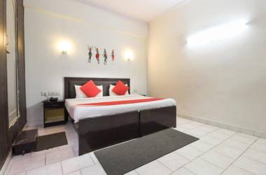 OYO 85003 Hotel Apollo Agra