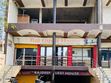 OYO 87949 Hotel Rajdeep