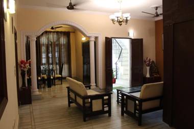 FabExpress IVY Inn Sector 35