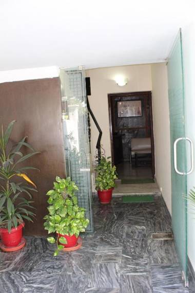 FabExpress IVY Inn Sector 35