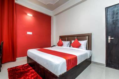 OYO 19536 New Apple Pie