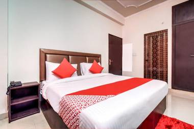 OYO 19536 New Apple Pie