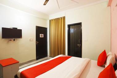 Vaccinated Staff- OYO 42405 HOTEL DIAMOND