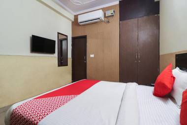 OYO 64749 Royal Residency