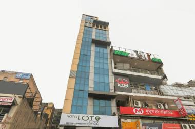 Vaccinated Staff- OYO 67602 CLADIS