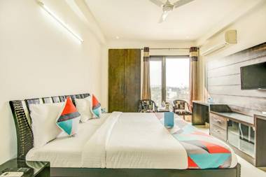 FabExpress Hemkunt Residency Noida - Fully Vaccinated Staff