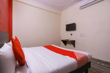 OYO 62680 Royal Galaxy In