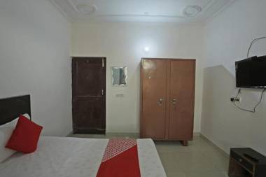 OYO 84552 Live Ur Style