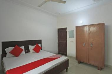 OYO 84552 Live Ur Style