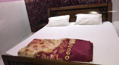 OYO 87010 Sangam Guest House