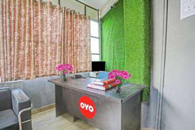 OYO 87897 Hotel Sky Inn