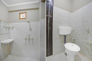 OYO 87897 Hotel Sky Inn