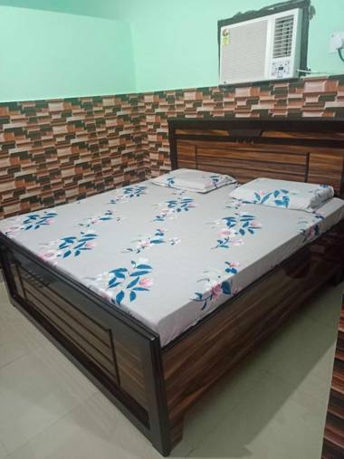 POP 91678 Dixit Gest House