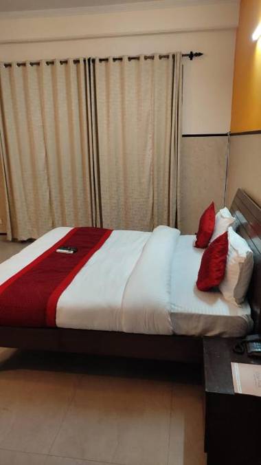 Hotel Elite Peak Noida